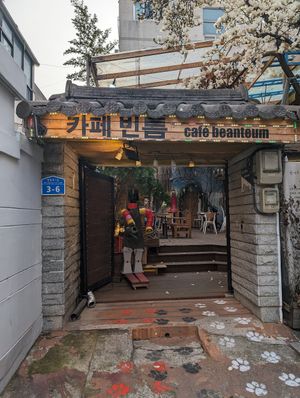  at Cafe Beanteum in Seoul