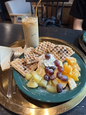   at Cafe Beanteum in Seoul