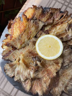 Setas a la brasa at L'Angleiru in Vegas De San Esteban