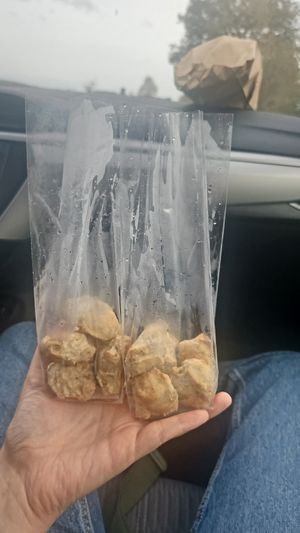 Biscottini appena sfornati at Il Bivio Trattoria da Fedio in Ampio