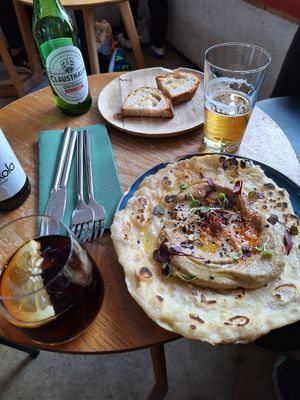 Babaganush con pan naan casero. Lo mejor del menú. at Viva in El Prat De Llobregat