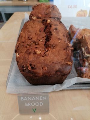 Vegan bananabread at Room - Vismarkt in Groningen