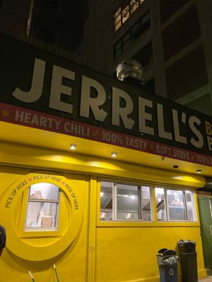  building  at Jerrell's Betr Brgr in New York City