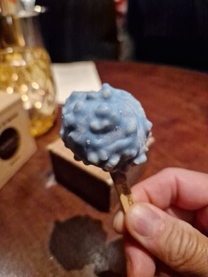 Passion Fruit Ice Pop Cake with with choc 10/10 at Nooch in Bern