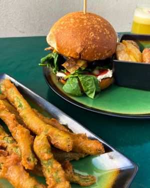 Burger au Portobello et Tempura de Haricots Verts at B.Better in Paris