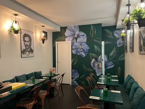 Flower mural at B.Better in Paris