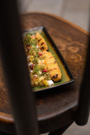 Ananas rôti au BBQ mariné au rhum et sirop d'érable at B.Better in Paris