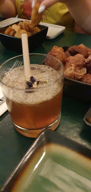 Cocktail à la violette divin at B.Better in Paris