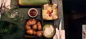 Crush potatoes Houmous at B.Better in Paris