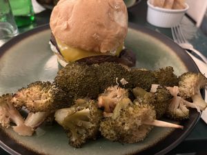 Burger portobelloo  at B.Better in Paris