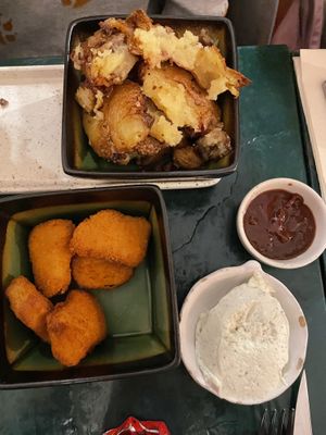 Nuggets and potatoes, adapted for the kids    at B.Better in Paris