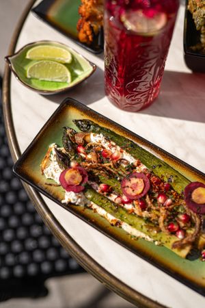 BBQ grilles green asparagus at B.Better in Paris