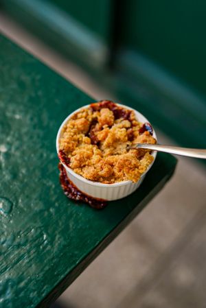 Crumble abricots et cerises at B.Better in Paris