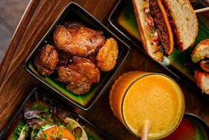 Patates, Burger et Jus d'oranges at B.Better in Paris