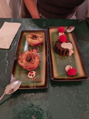 Nectarine and chocolate cake at B.Better in Paris