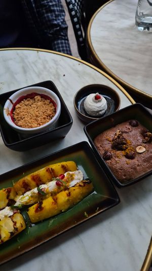 Crumble, chocolate mousse, pineapple at B.Better in Paris