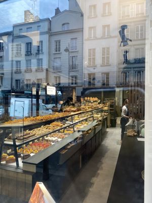 view of bakery  at Land & Monkeys - Turenne in Paris