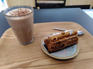 Hot cocoa and millefeuille at Land & Monkeys - Turenne in Paris