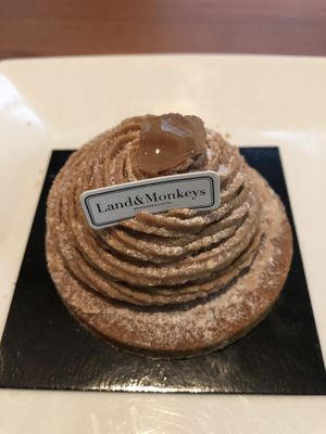 Pastry at Land & Monkeys - Turenne in Paris