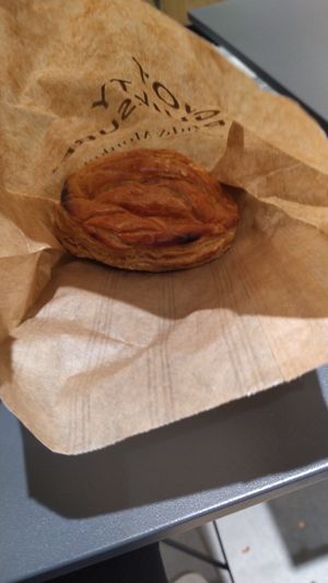 Galette des rois individuelle at Land & Monkeys - Turenne in Paris