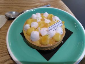 Tartelette citron meringuée at Land & Monkeys - Turenne in Paris