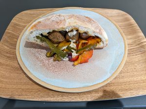 Sandwich falafel at Land & Monkeys - Turenne in Paris