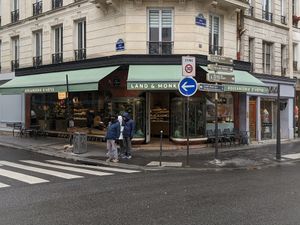 Magasin vu de l extérieur at Land & Monkeys - Turenne in Paris