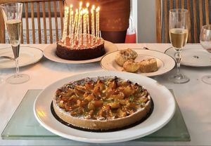 Tarte aux abricots et moelleux au chocolat   at Land & Monkeys - Turenne in Paris