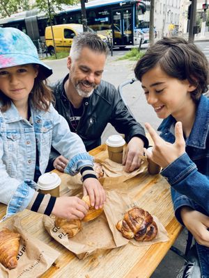 Happy breakfast at Land & Monkeys - Turenne in Paris