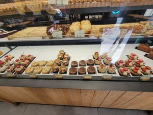 Small pastries at Land & Monkeys - Turenne in Paris