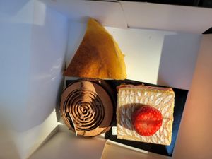 Strawberry one is the best. All tasty though. at Land & Monkeys - Turenne in Paris