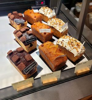 Cakes at Land & Monkeys - Turenne in Paris