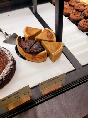 Flan chocolat at Land & Monkeys - Turenne in Paris