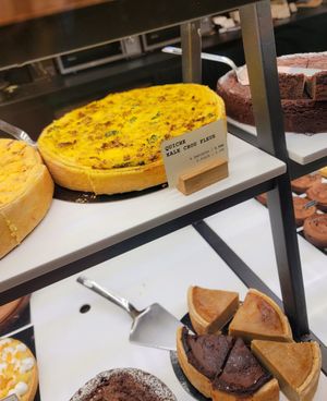 Quiche kale chou fleur at Land & Monkeys - Turenne in Paris