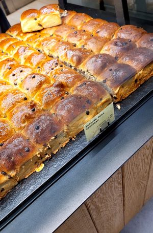 Broiche roll chocolat at Land & Monkeys - Turenne in Paris