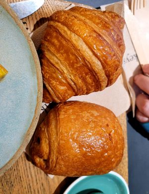 Croissant at Land & Monkeys - Turenne in Paris