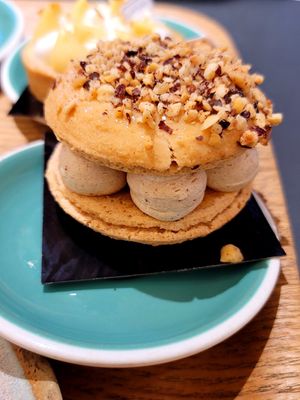 Succès praliné citron at Land & Monkeys - Turenne in Paris