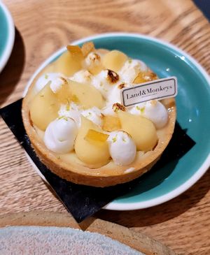 Tartelette citron meringuè at Land & Monkeys - Turenne in Paris