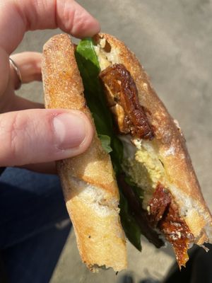 Dried tomatoes, faux-mage, pesto, salad... #Veganuary at Land & Monkeys - Turenne in Paris