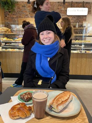 Happy to have found a fully vegan cafe/bakery  at Land & Monkeys - Turenne in Paris