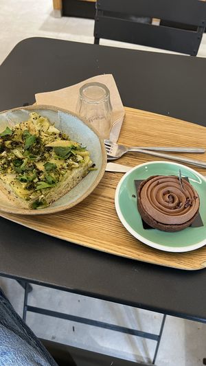 Focaccia brocoli avec pomme de terrre  at Land & Monkeys - Turenne in Paris