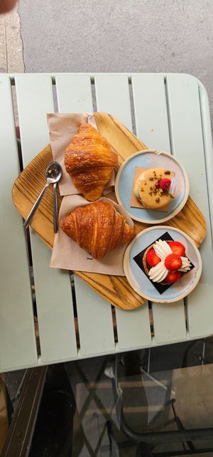 A variety of delicious treats at Land & Monkeys - Turenne in Paris