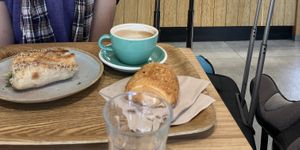 Veganes Baguette, schokobrötchen, Cappuccino   at Land & Monkeys - Turenne in Paris