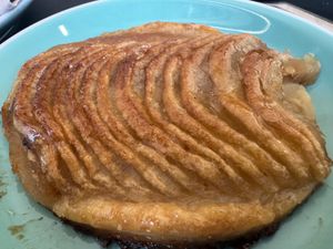 Apple tart   at Land & Monkeys - Turenne in Paris