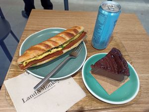 Lunch formula, mimosa sandwich and flan chocolate at Land & Monkeys - Turenne in Paris