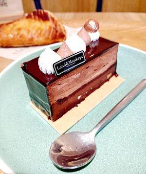 🤎 at Land & Monkeys - Turenne in Paris