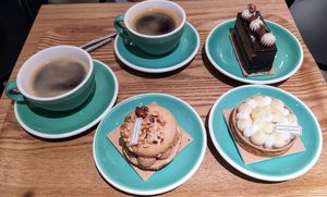 Vegan Desserts & Coffee at Land & Monkeys - Turenne in Paris