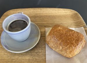 Pain au chocolat et café   at Land & Monkeys - Turenne in Paris