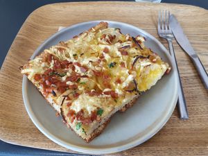 Foccacia with onions and lardons at Land & Monkeys - Turenne in Paris