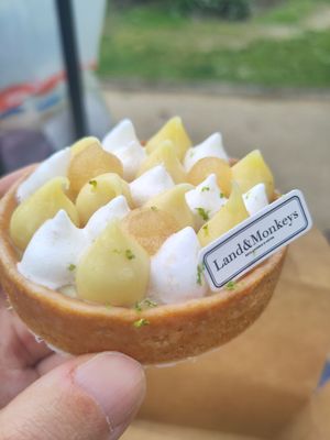 Lemon meringue tartelette at Land & Monkeys - Turenne in Paris